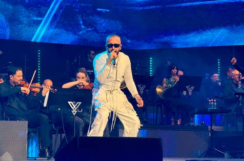 Yandel transforma el Roig Arena en una gran celebración sinfónica del reguetón