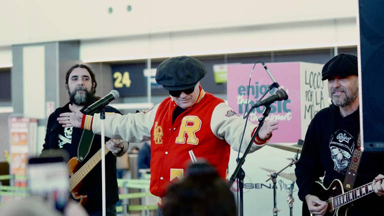 Acción aeropuerto Locos por la Música