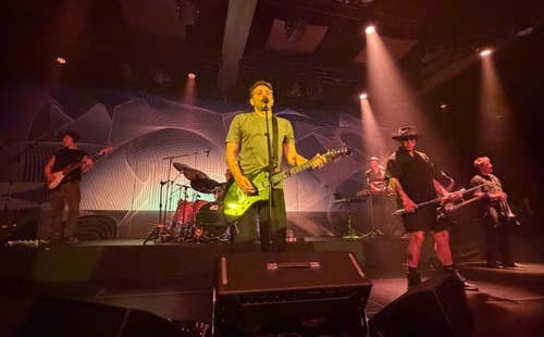 No Te Va Gustar celebrates 30 years of history at the Roig Arena Auditorium Hall