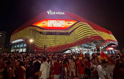 Más de 11.000 personas, testigos en el Roig Arena de la victoria de España en el Mundial