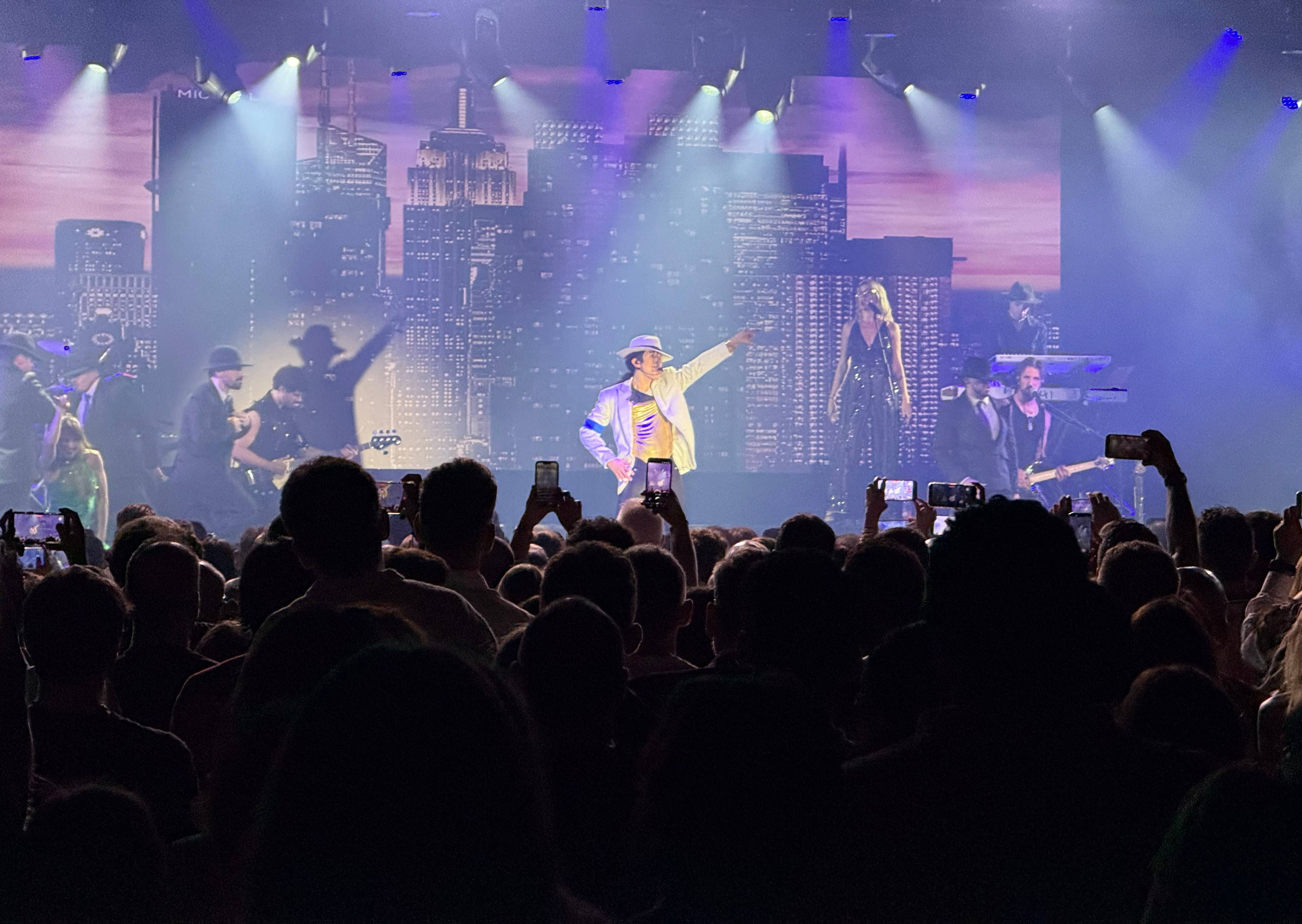 La sala Auditorio Roig Arena se rinde al Rey del Pop con el lleno absoluto de ‘This is Michael’