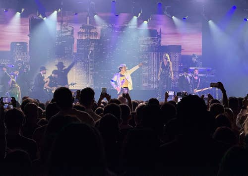 La sala Auditorio Roig Arena se rinde al Rey del Pop con el lleno absoluto de ‘This is Michael’