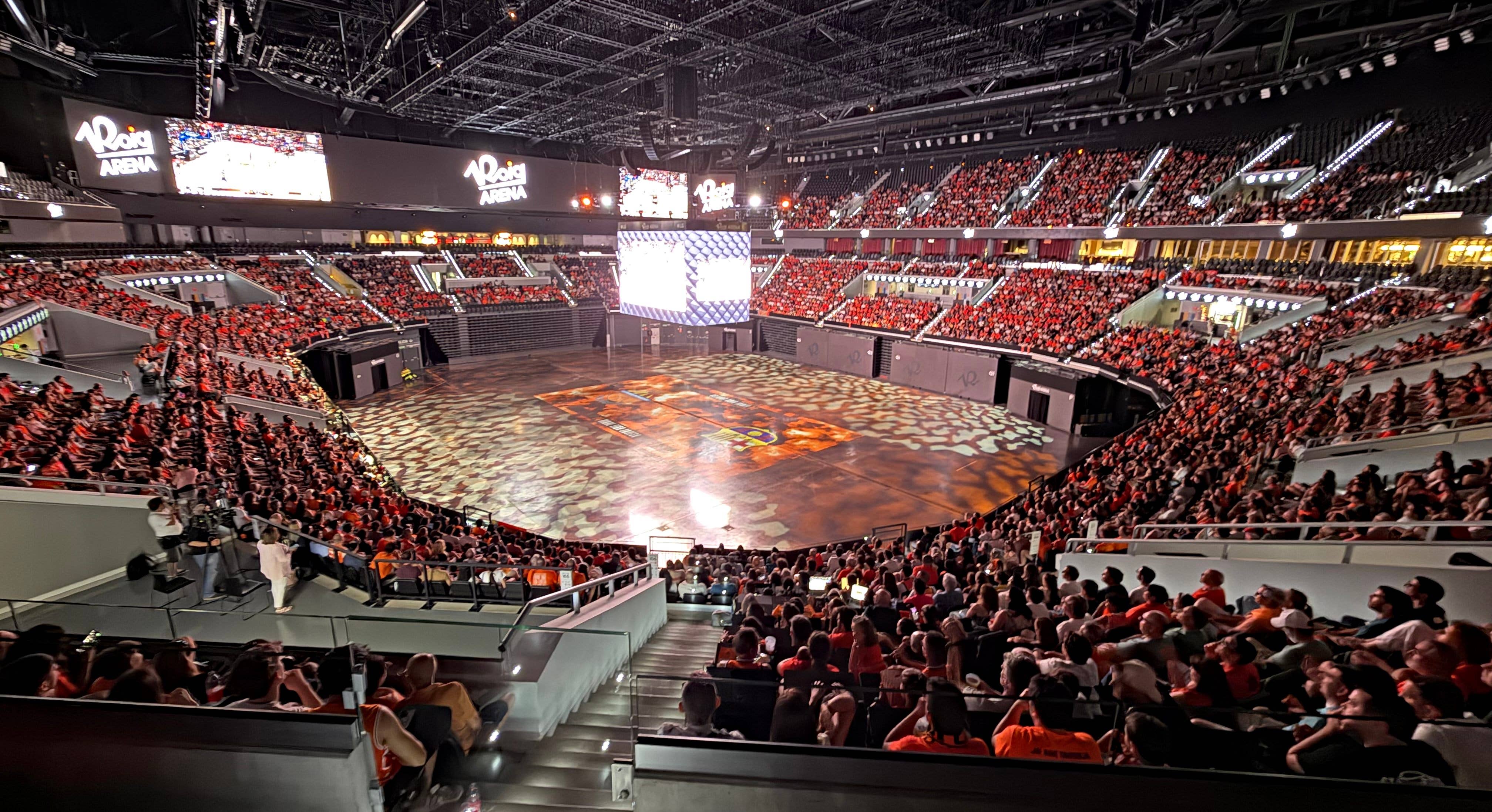 Más de 6.500 aficionados asisten al Roig Arena para visionar la victoria que da la Liga a Valencia Basket