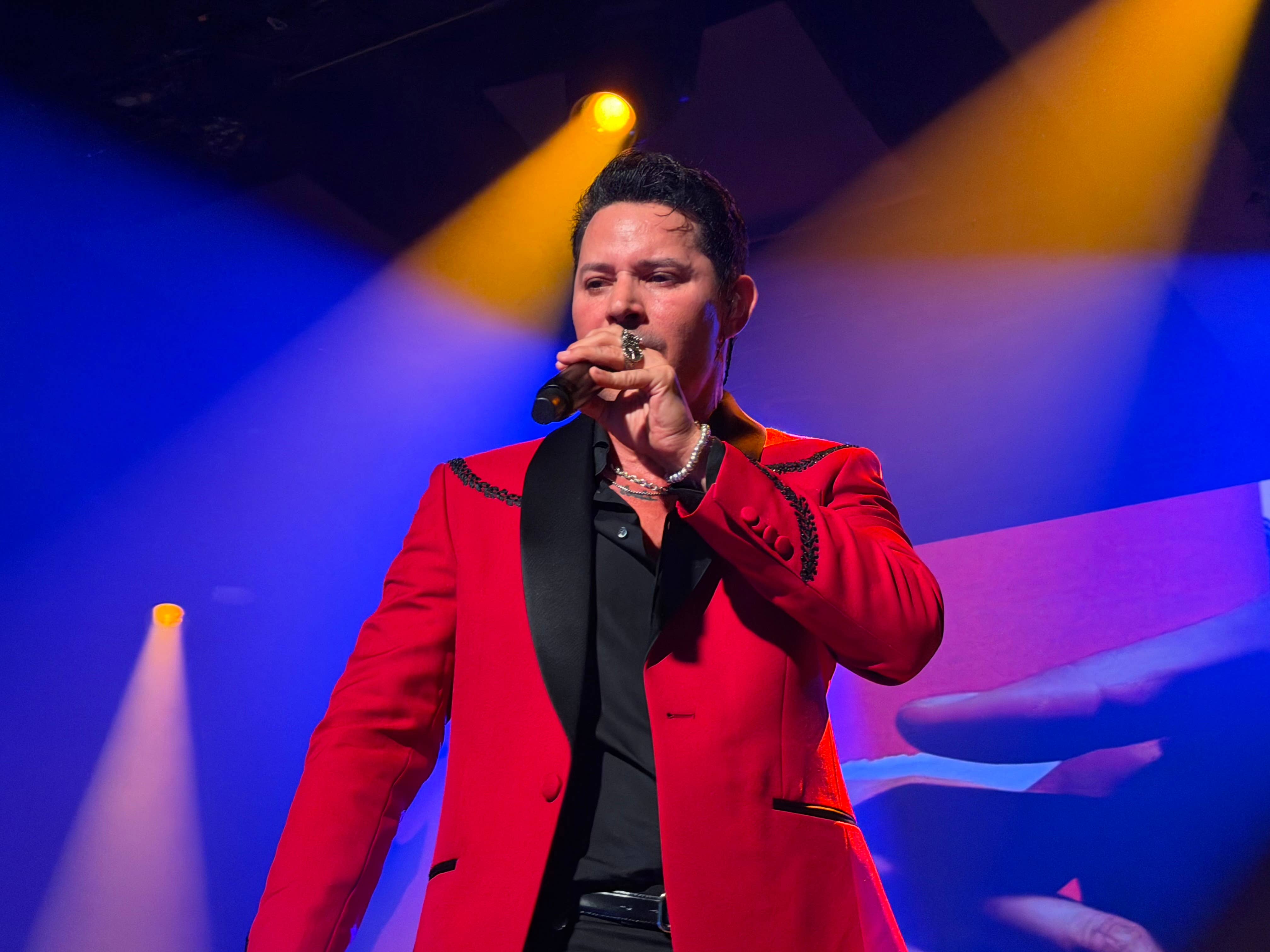 Leoni Torres Revisits His Greatest Hits at Sala Auditorio Roig Arena