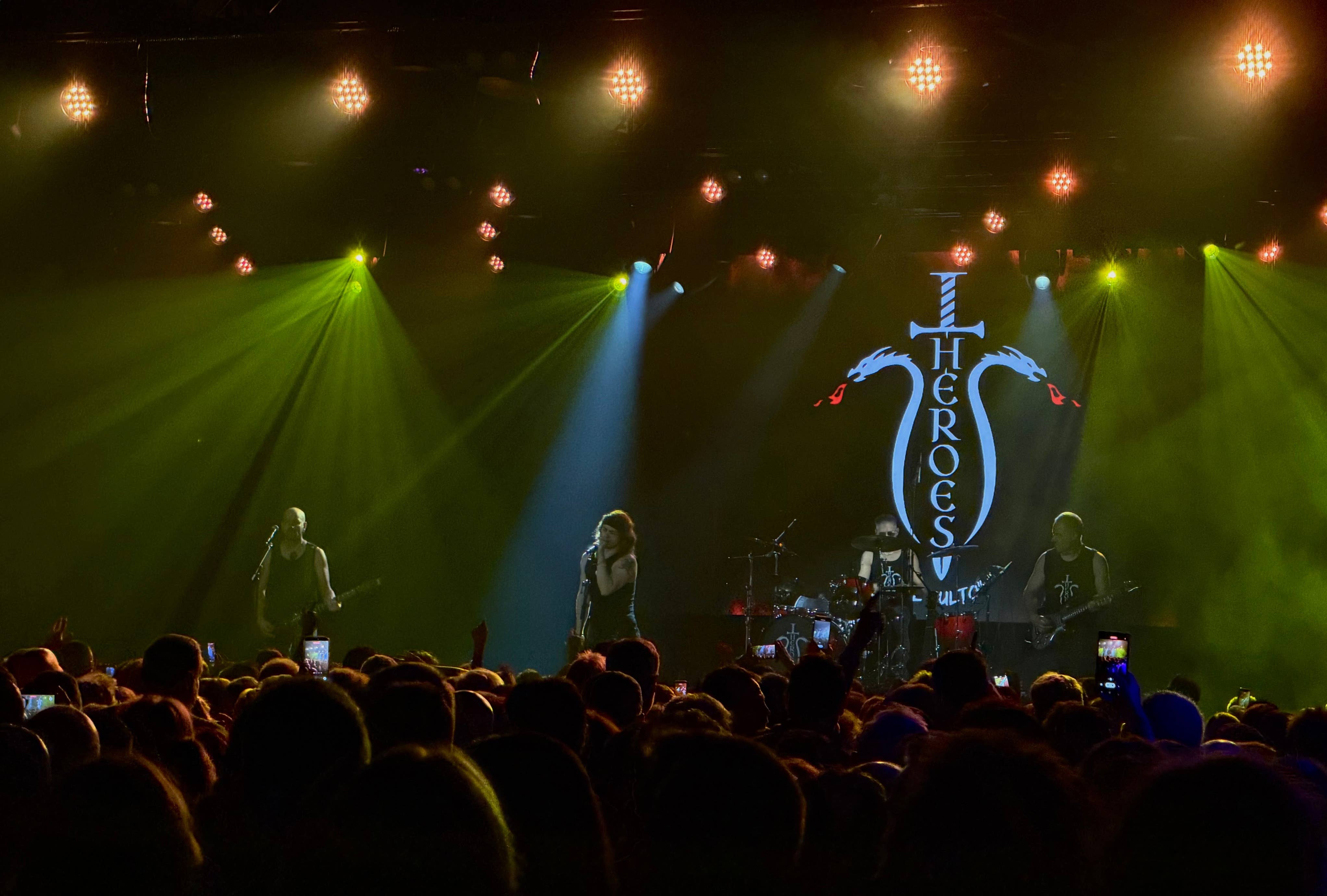 El Día H reúne a cientos de seguidores de Héroes del Silencio en la Sala Auditorio Roig Arena