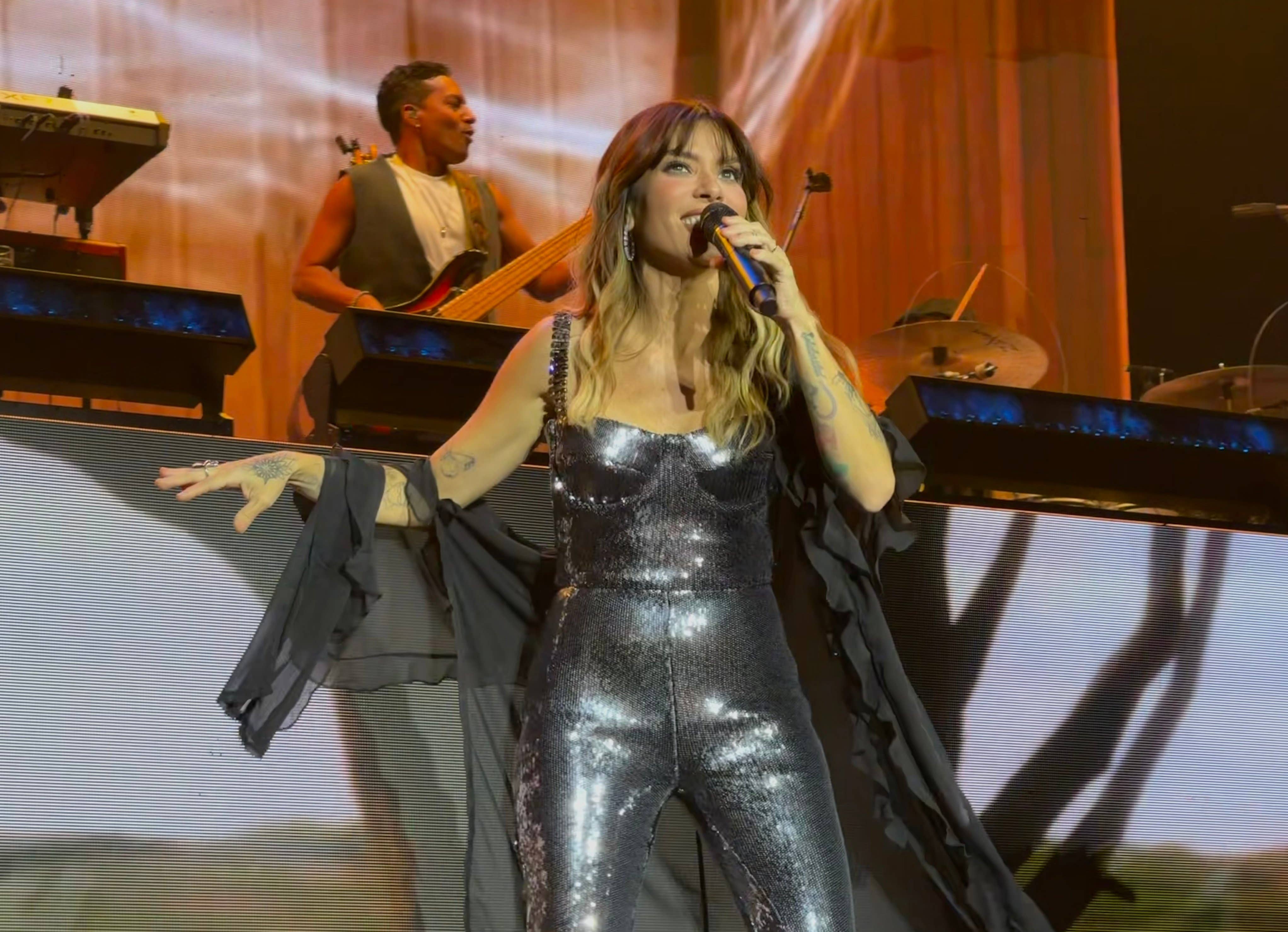 El Roig Arena vibra con Kany García y su gira “Puerta Abierta”