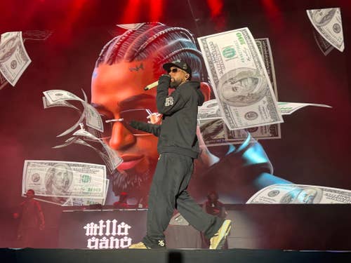 Bryant Myers repasa en Roig Arena los temas clave de su trayectoria musical