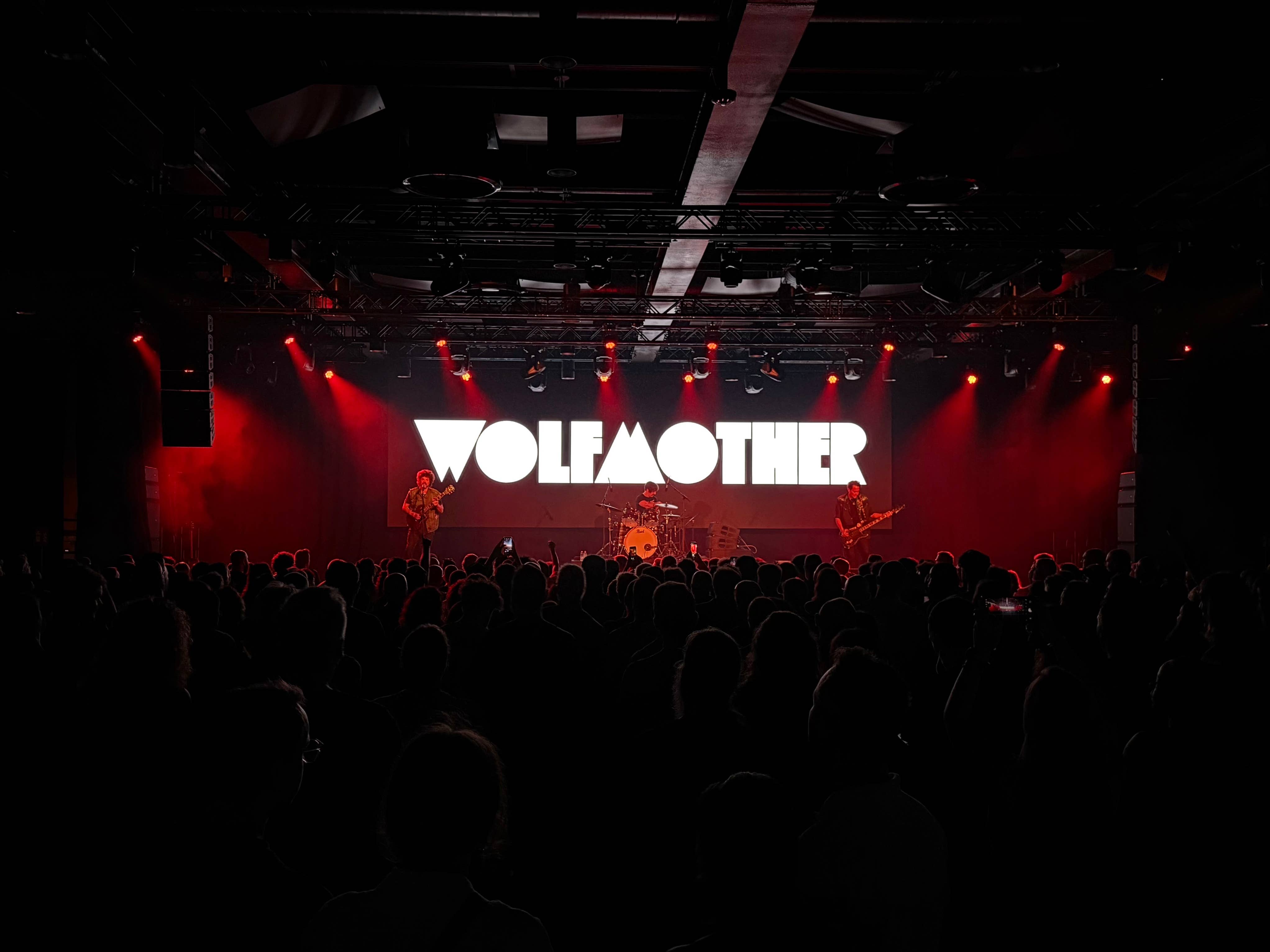 Wolfmother Celebrates the 20th Anniversary of Its Debut Album at the Roig Arena Auditorium Hall