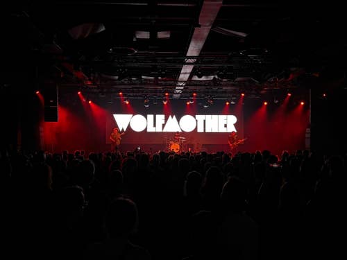 Wolfmother Celebrates the 20th Anniversary of Its Debut Album at the Roig Arena Auditorium Hall