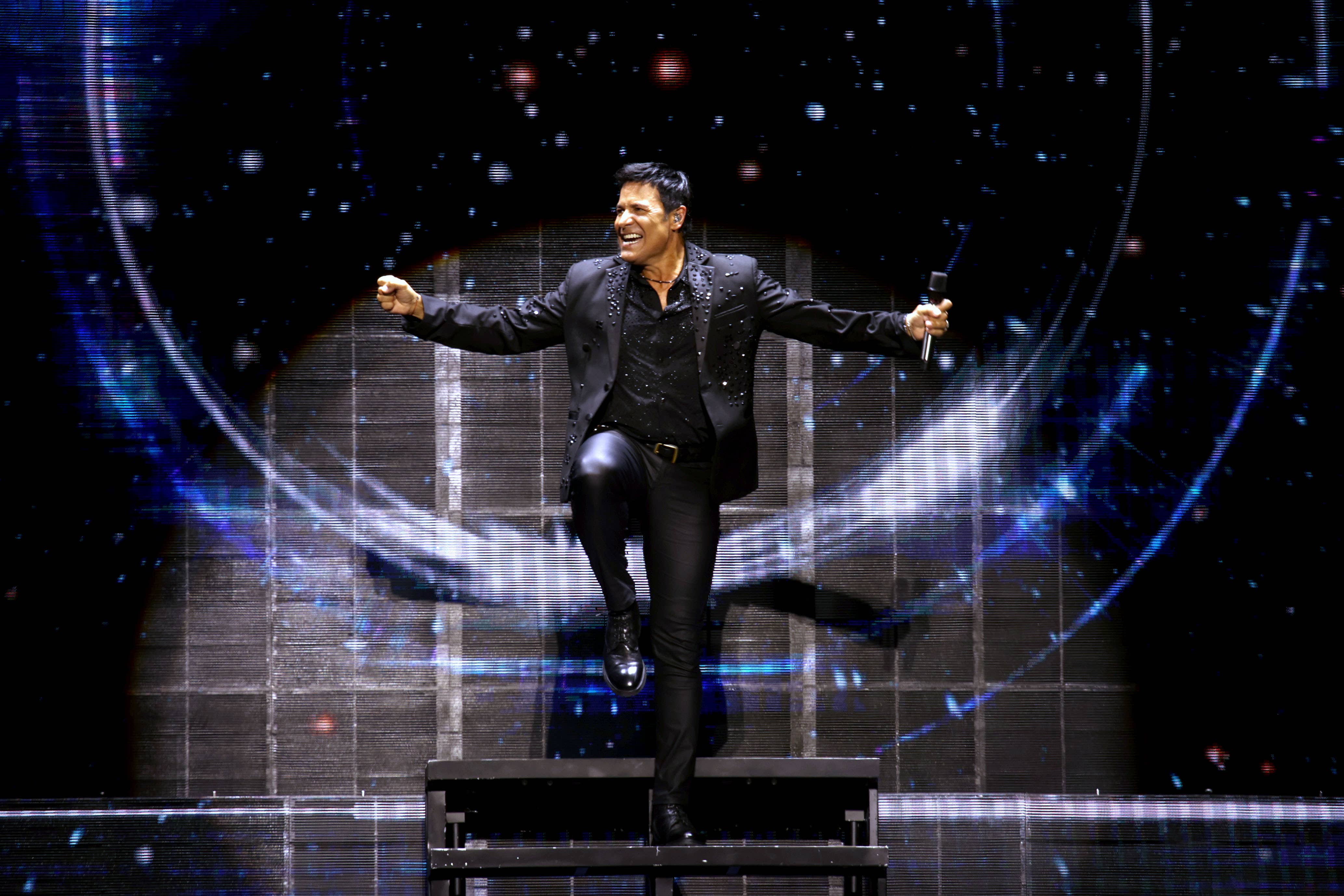 Roig Arena baila al ritmo de Chayanne en una noche marcada por grandes éxitos y baladas románticas