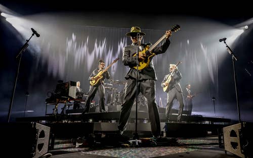 Morat reúne a 16.000 personas en su debut en Roig Arena