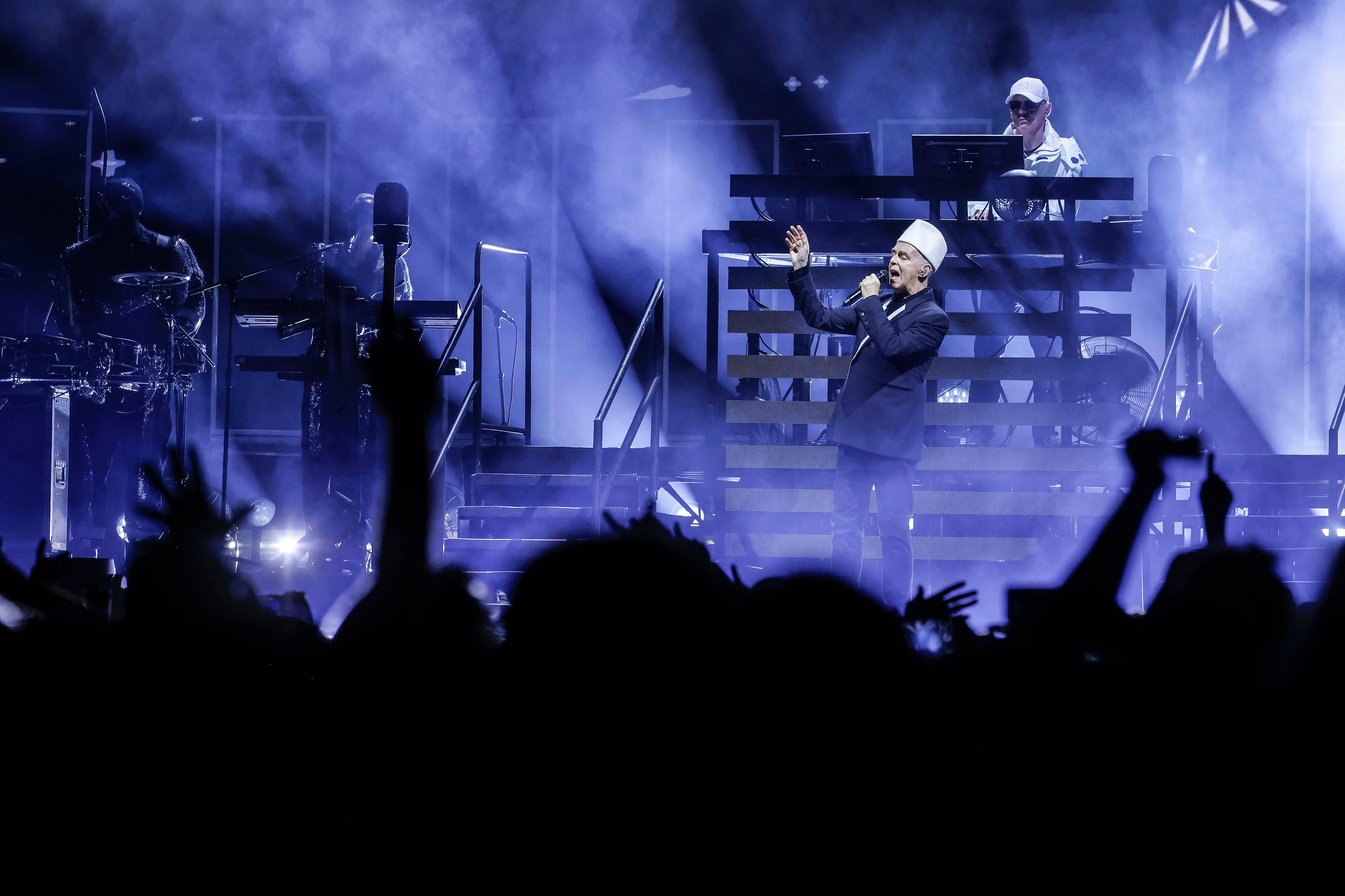 Pet Shop Boys' synth-pop shines at the Roig Arena in front of 10,000 fans
