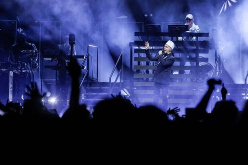 Pet Shop Boys' synth-pop shines at the Roig Arena in front of 10,000 fans
